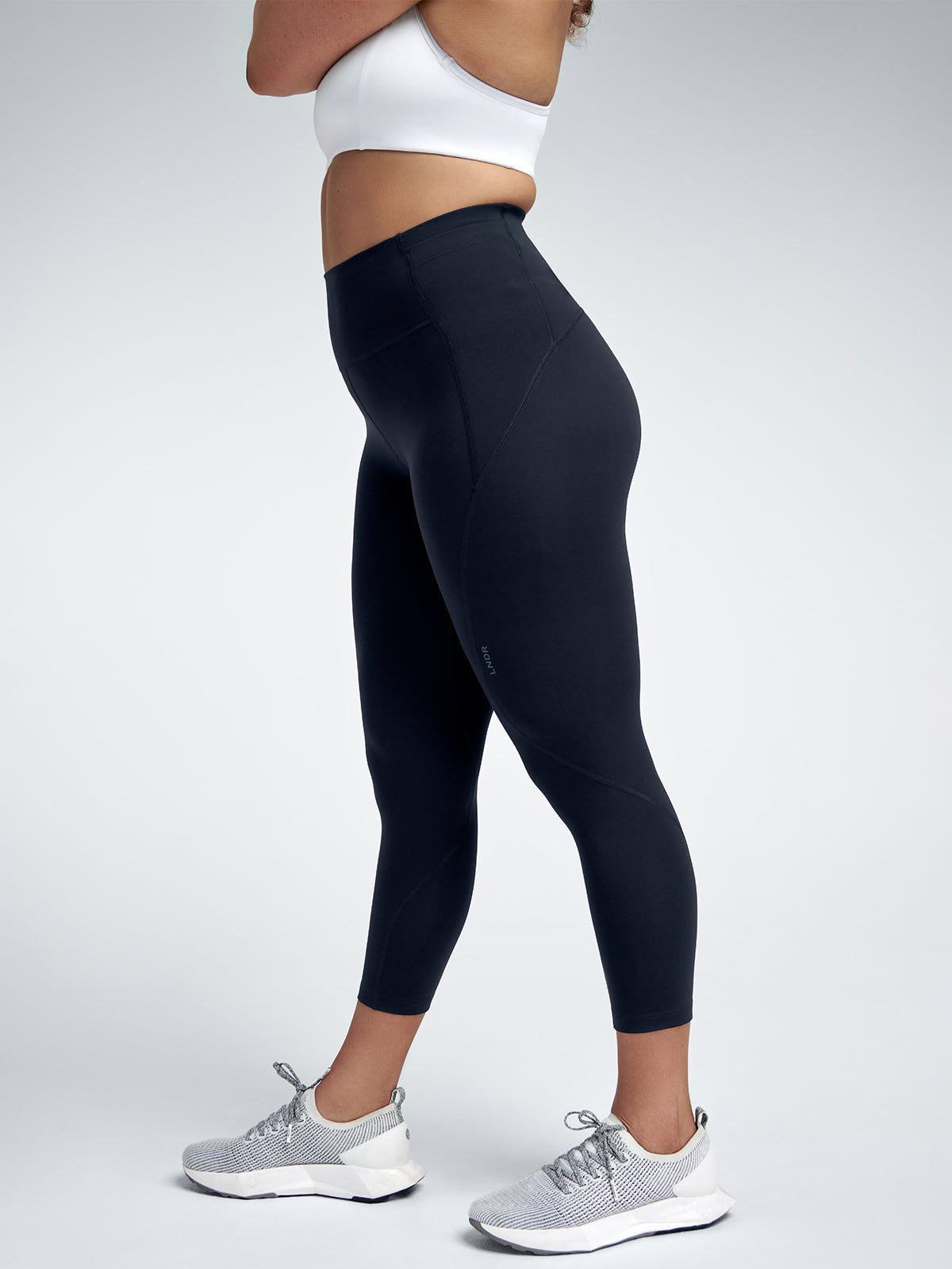Womens limitless pocket high waisted cropped length black leggings 4