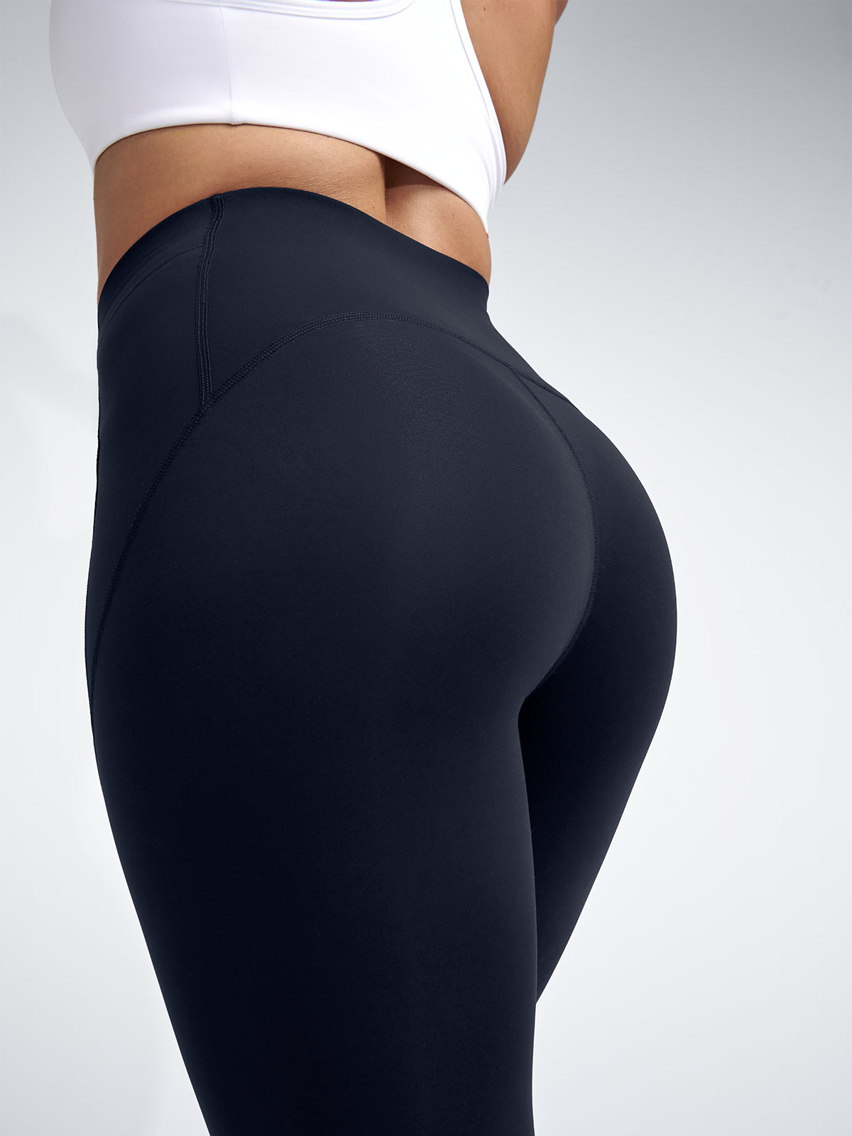 Womens limitless pocket high waisted cropped length black leggings 2