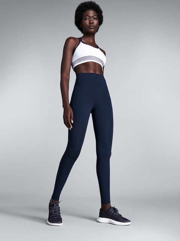 Gift is 5' 9" - Waist 66cm (26"), Hips 88cm (34.5")