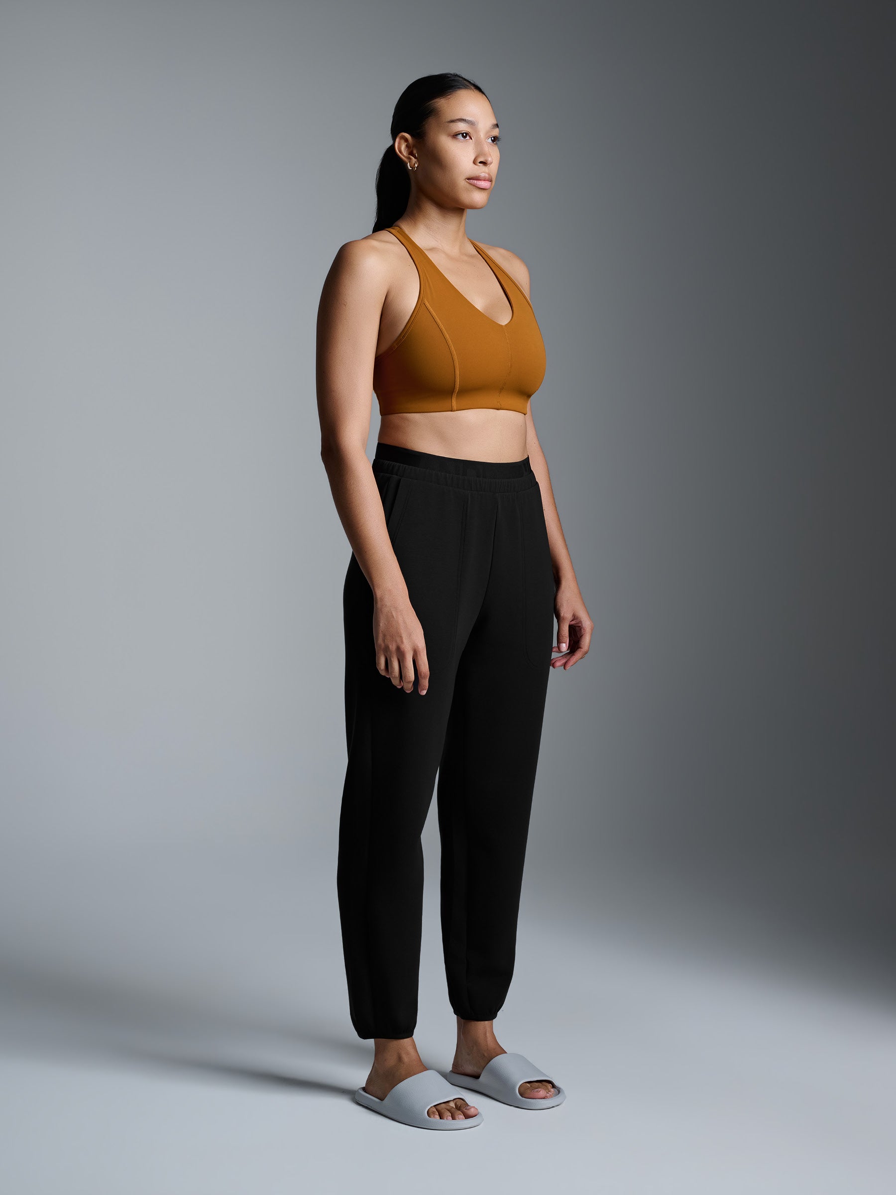 ESSENTIAL Trackpant Black