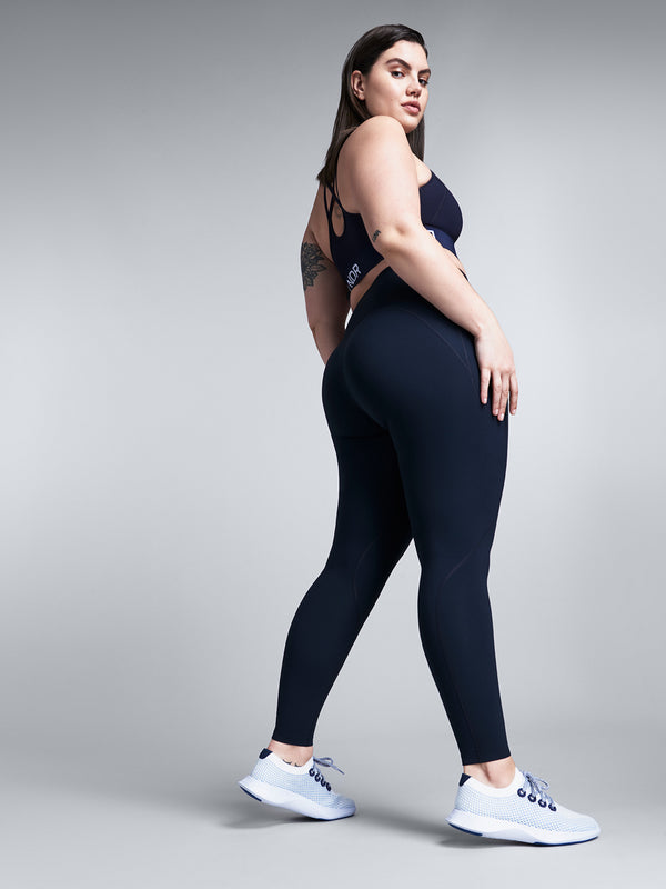 Lucy is 5' 9" - Waist 88cm (34.6"), Hips 130cm (51")