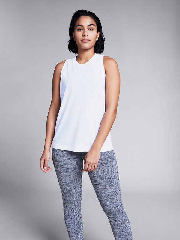 Anne is 5' 9.5" - Under Bust 86cm (34") 34C, Waist 72cm (28.5"), Hips 107cm (42")