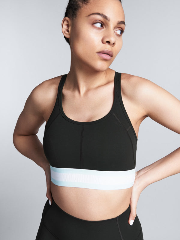 Eva T is 5' 10" - Under Bust 78cm (32D), Waist 70cm