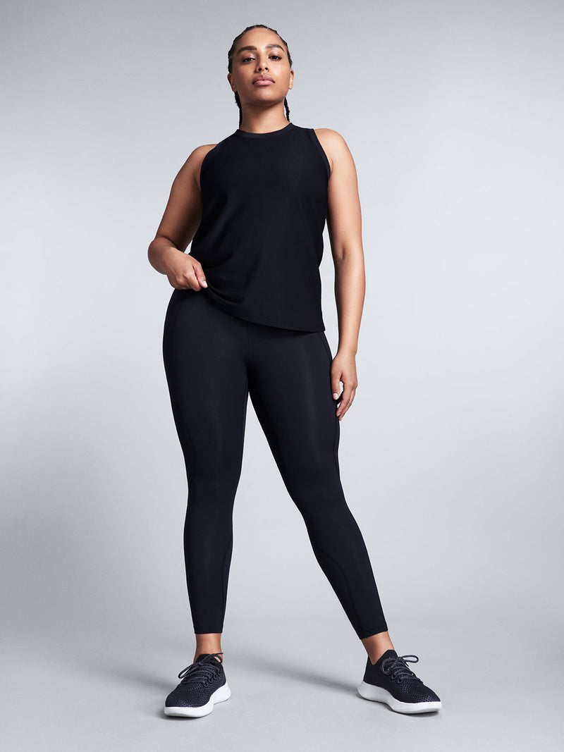 Size_L / Measurements_Danielle is 5' 9.5" - Waist 88cm (34.6"), Hips 118cm (46")